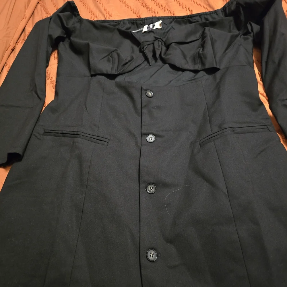 Elegant Black Off-Shoulder Mini Dress - Picture 3 of 4